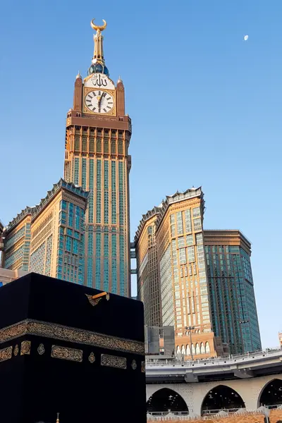 المدينة